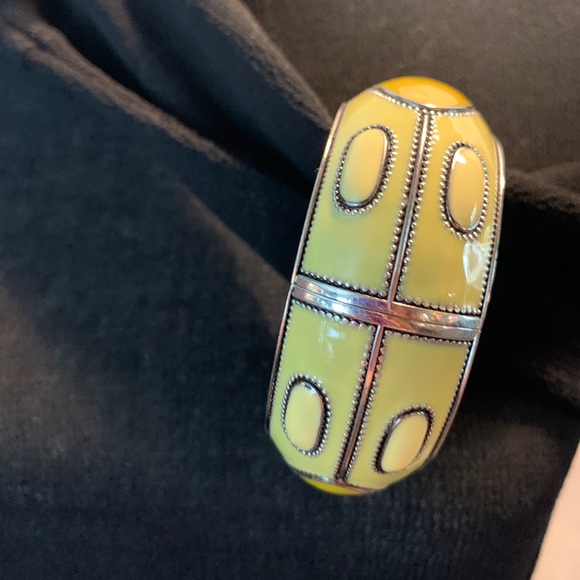 Two toned green and silver lacquered bangle - Picture 3 of 3